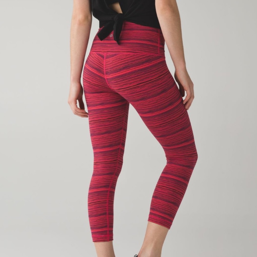 Lululemon Wunder Under Crop (Hi-Rise)
Cyber Boom Juice Alarming